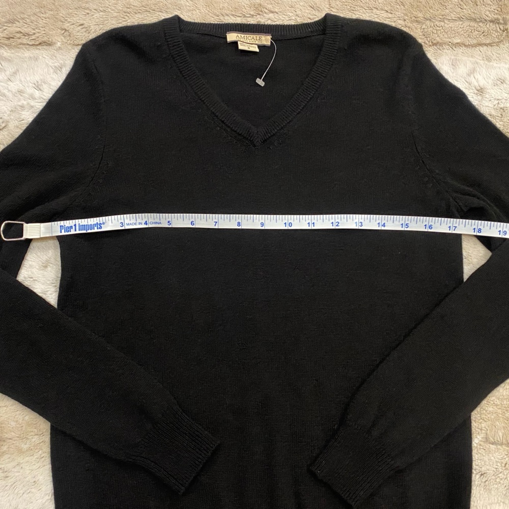 NWOT💝AMICALE Cashmere V-Neck Sweater Size S - Picture 10 of 13